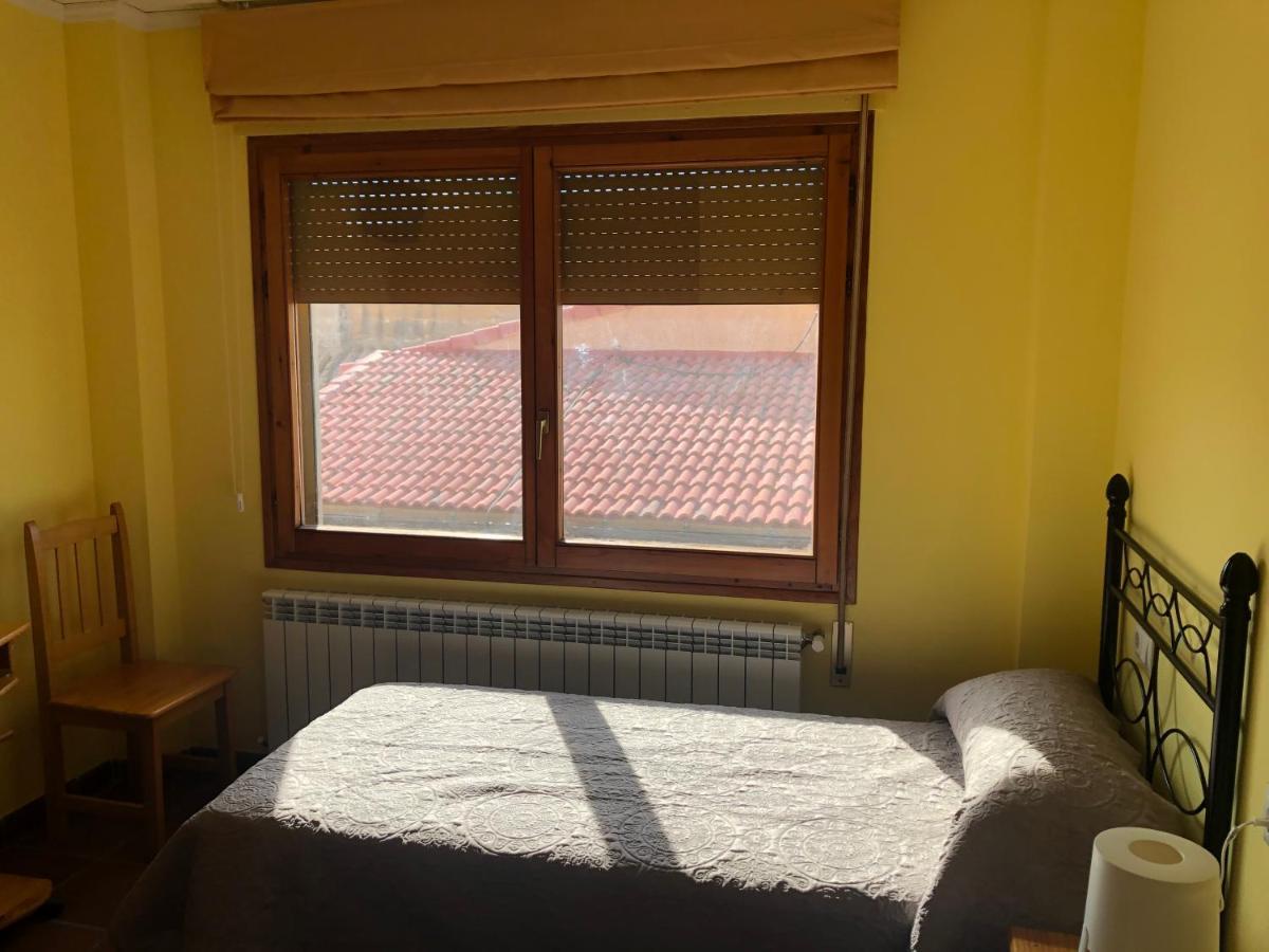 Bar Hostal Torralba De Los Sisones מראה חיצוני תמונה